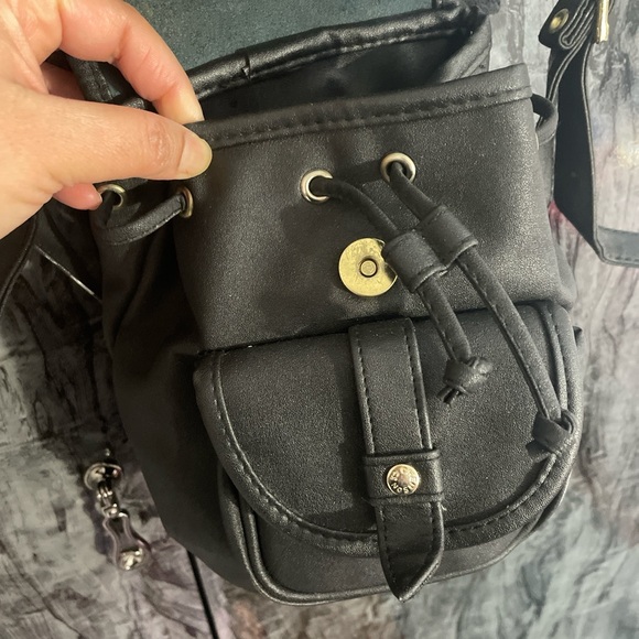 🖤 Vintage Pre-Loved Black Mini Backpack with Gold Accents 🖤 - Picture 5 of 6